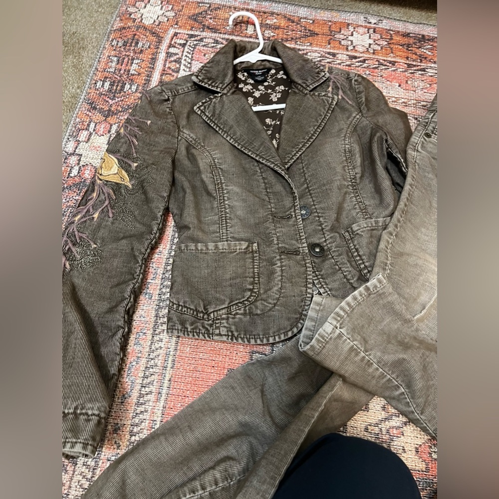 Guess vintage corduroy suit. 1990’s, original owner. Last pic shows true color.